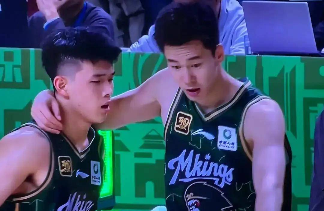 不打了！拒绝NBA训练营合同！中国男篮第一天赋后卫