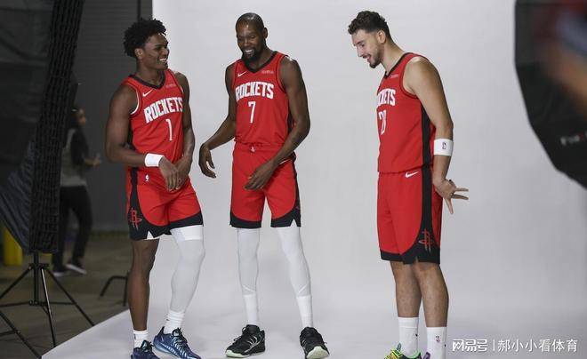 杜兰特超越詹姆斯，成NBA历史薪資(zī)第一人(rén)！