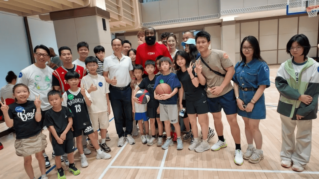 哈(hā)登等 NBA 球星在广州哪儿训练？霍英东集(jí)團(tuán)的社区球场